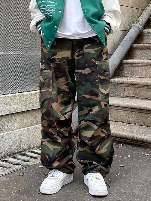 Pantalones cargo con bolsillo y estampado de camuflaje para hombre-1