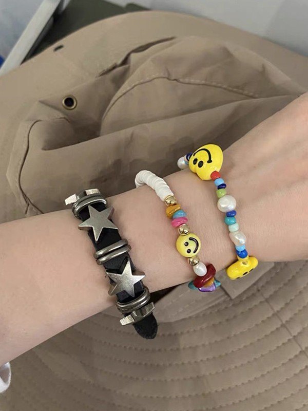 Brazalete de piel sintética con hebilla y adorno de estrellas-1